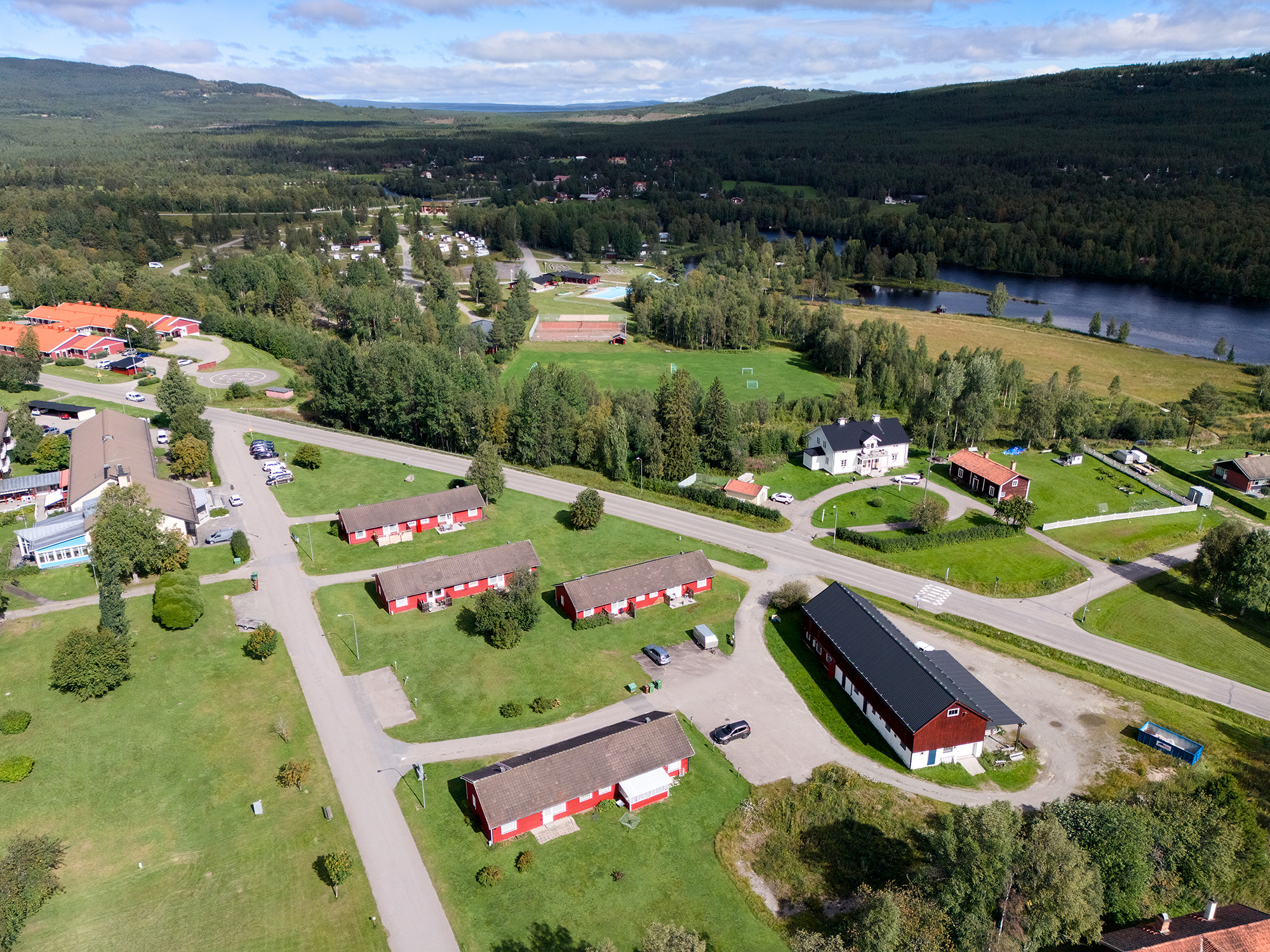 Flygfoto över hus i Hede